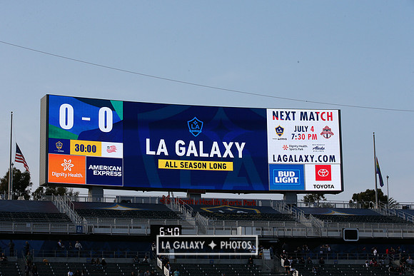 060219_LAGalaxyvsRevolution_GA_1856