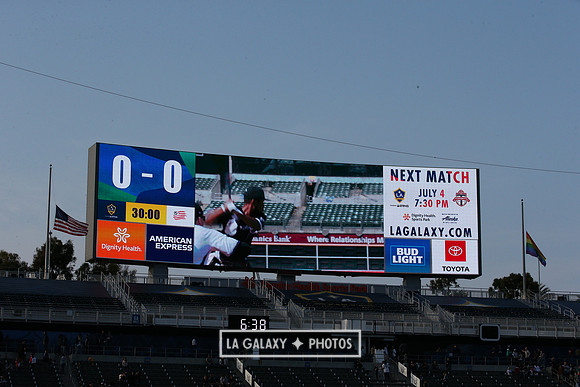 060219_LAGalaxyvsRevolution_GA_1758