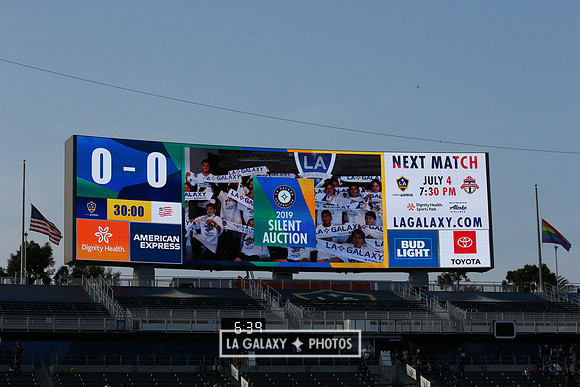 060219_LAGalaxyvsRevolution_GA_1801