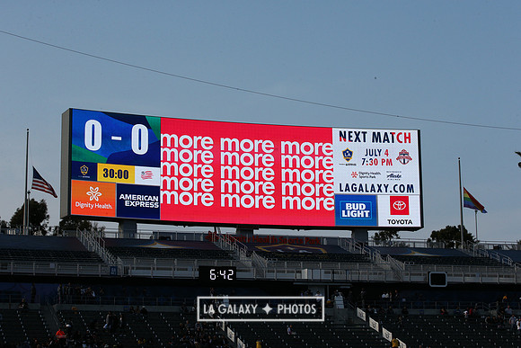 060219_LAGalaxyvsRevolution_GA_1936
