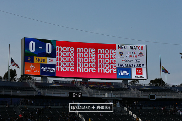 060219_LAGalaxyvsRevolution_GA_1937