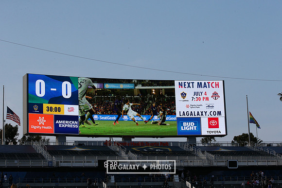 060219_LAGalaxyvsRevolution_GA_1787