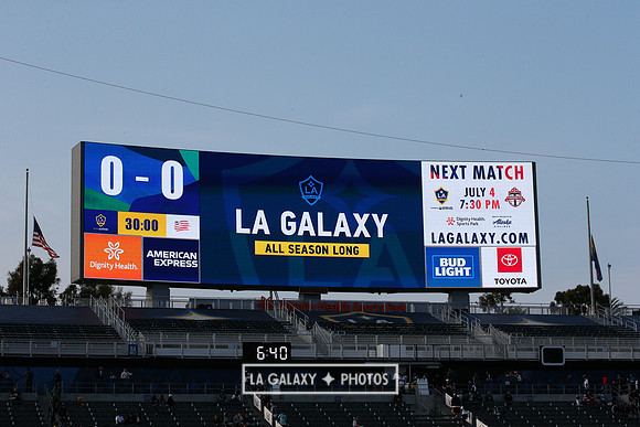 060219_LAGalaxyvsRevolution_GA_1854