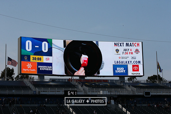 060219_LAGalaxyvsRevolution_GA_1897