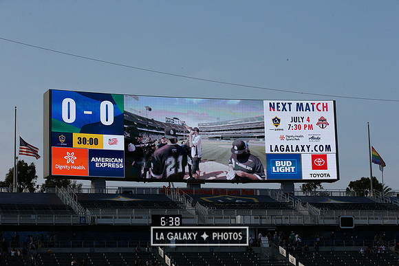 060219_LAGalaxyvsRevolution_GA_1762
