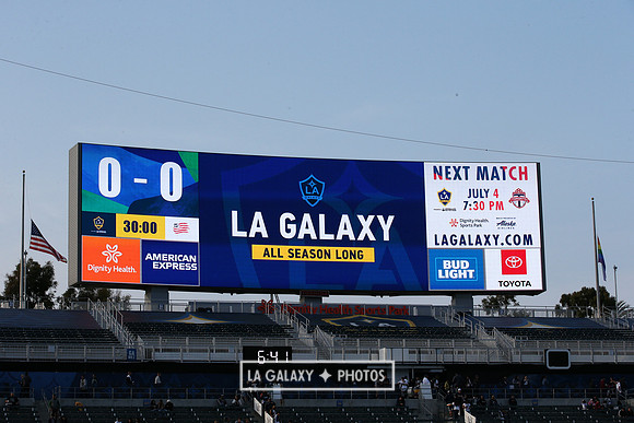 060219_LAGalaxyvsRevolution_GA_1864