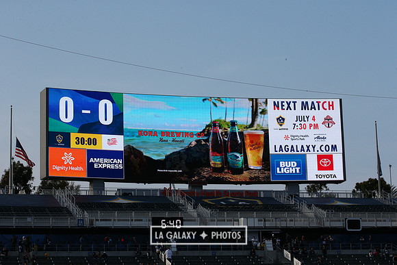 060219_LAGalaxyvsRevolution_GA_1832