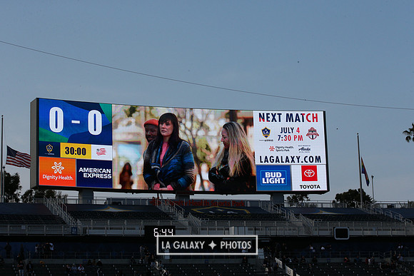 060219_LAGalaxyvsRevolution_GA_1989