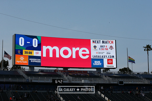 060219_LAGalaxyvsRevolution_GA_1931