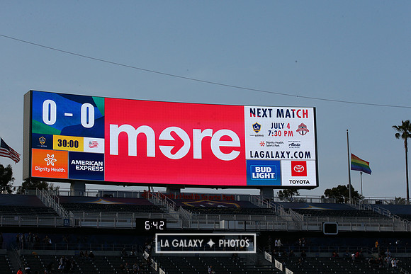 060219_LAGalaxyvsRevolution_GA_1932