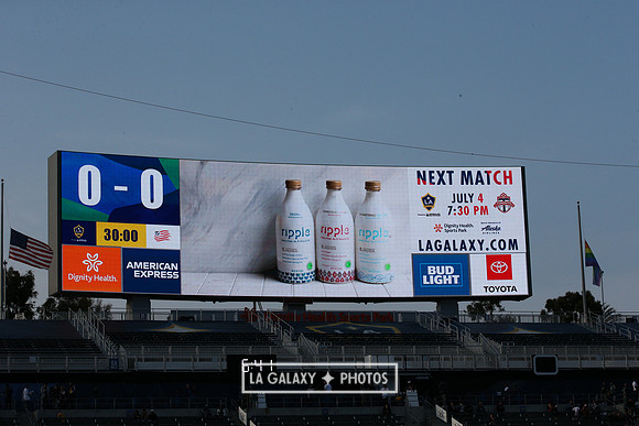 060219_LAGalaxyvsRevolution_GA_1893