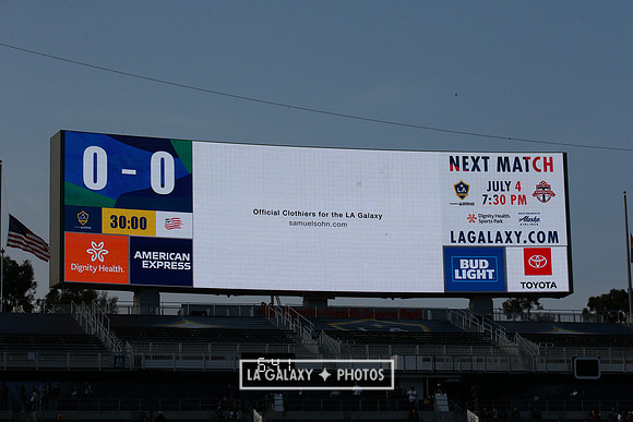 060219_LAGalaxyvsRevolution_GA_1884