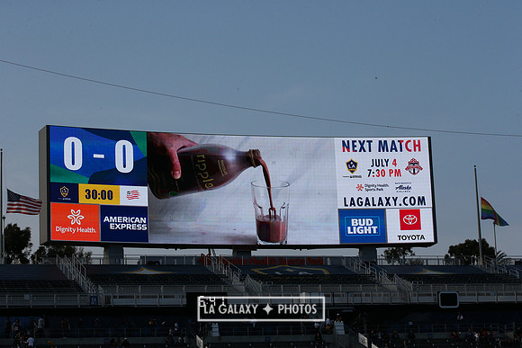 060219_LAGalaxyvsRevolution_GA_1910