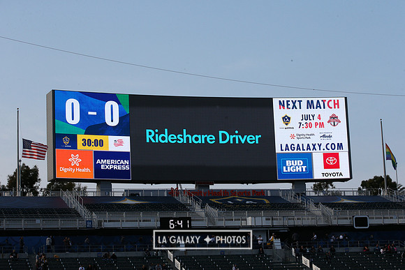 060219_LAGalaxyvsRevolution_GA_1923