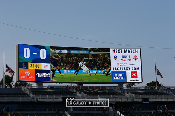 060219_LAGalaxyvsRevolution_GA_1784