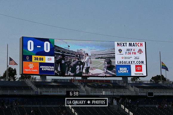 060219_LAGalaxyvsRevolution_GA_1763