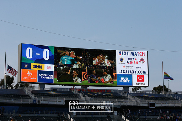 060219_LAGalaxyvsRevolution_GA_1790