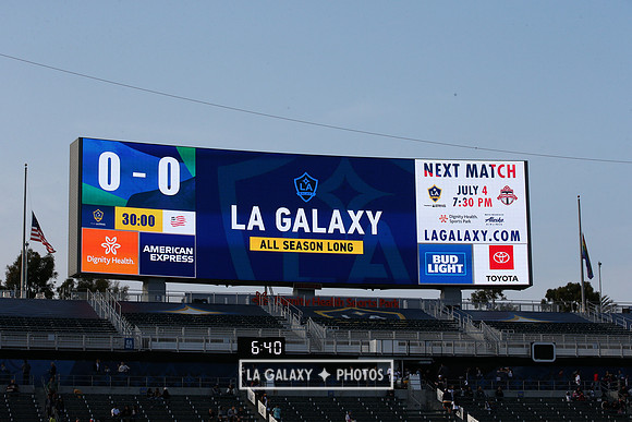 060219_LAGalaxyvsRevolution_GA_1855