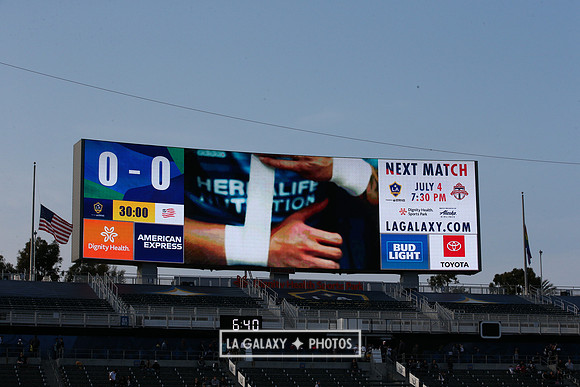 060219_LAGalaxyvsRevolution_GA_1841