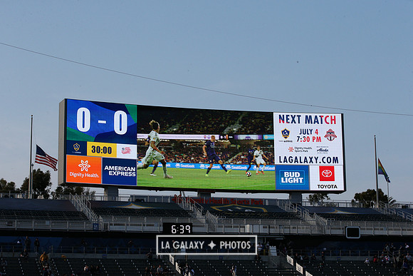060219_LAGalaxyvsRevolution_GA_1781