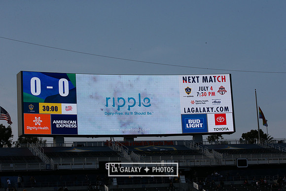 060219_LAGalaxyvsRevolution_GA_1915
