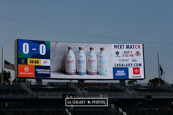 060219_LAGalaxyvsRevolution_GA_1891