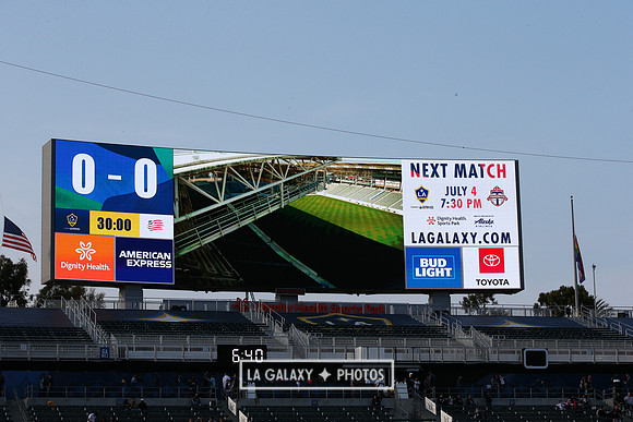 060219_LAGalaxyvsRevolution_GA_1834