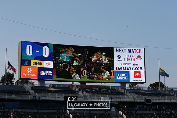 060219_LAGalaxyvsRevolution_GA_1792