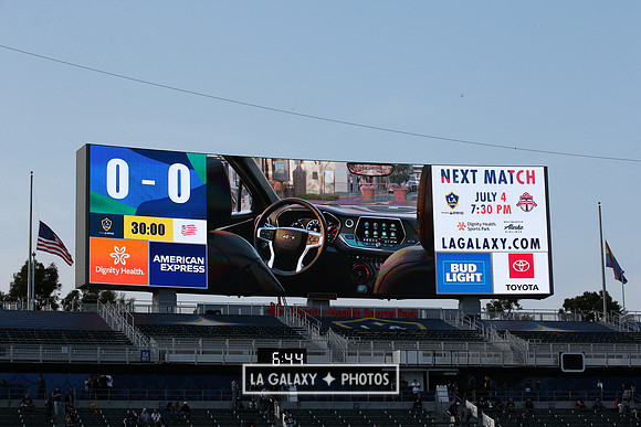 060219_LAGalaxyvsRevolution_GA_1983