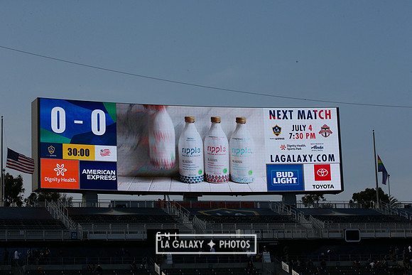060219_LAGalaxyvsRevolution_GA_1892