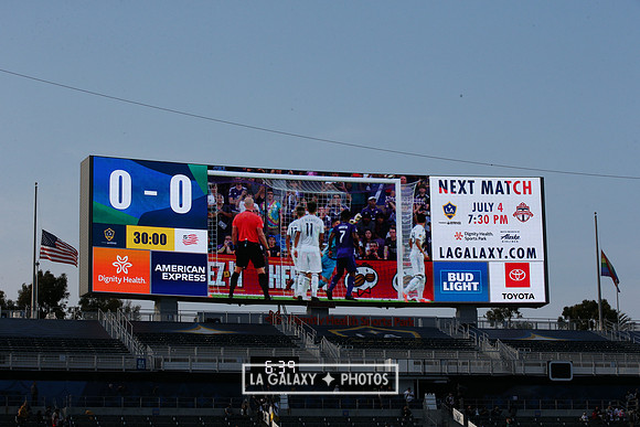 060219_LAGalaxyvsRevolution_GA_1777