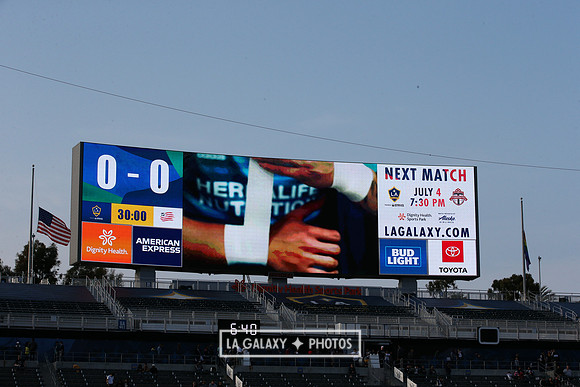 060219_LAGalaxyvsRevolution_GA_1840