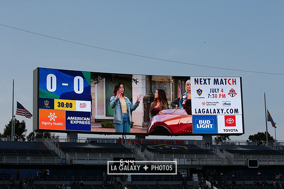 060219_LAGalaxyvsRevolution_GA_1988