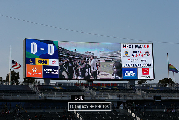 060219_LAGalaxyvsRevolution_GA_1765