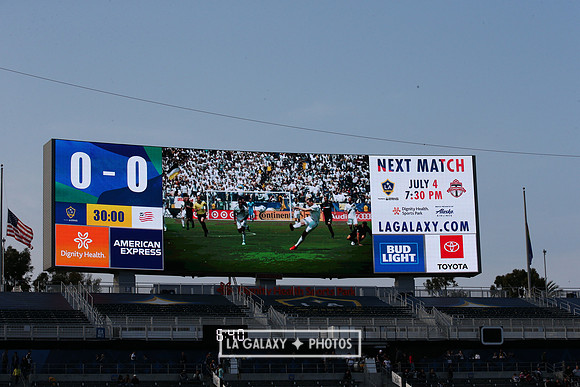 060219_LAGalaxyvsRevolution_GA_1851