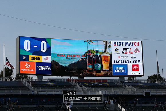 060219_LAGalaxyvsRevolution_GA_1829
