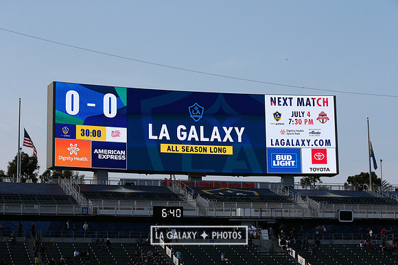 060219_LAGalaxyvsRevolution_GA_1858