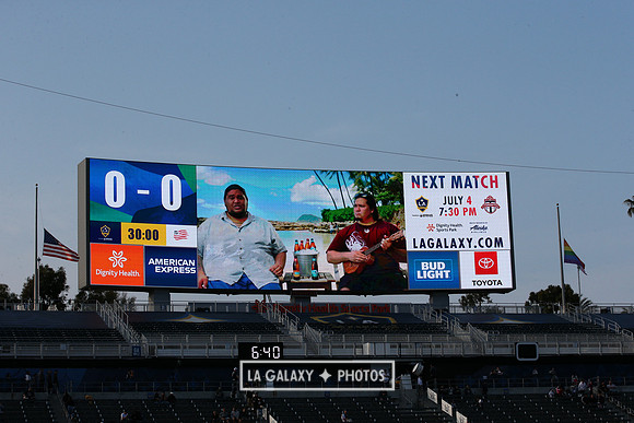 060219_LAGalaxyvsRevolution_GA_1809
