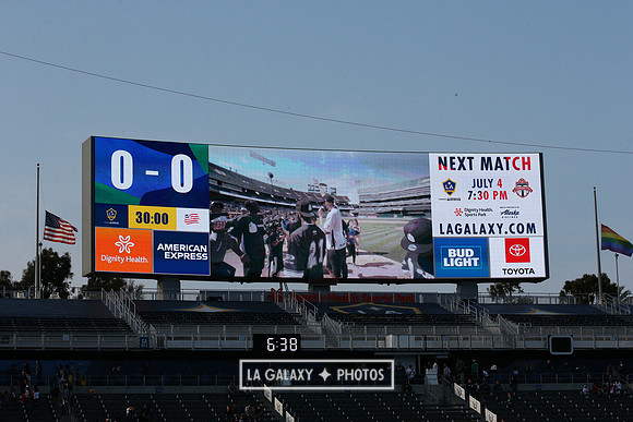 060219_LAGalaxyvsRevolution_GA_1766