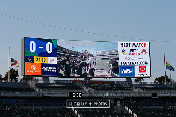 060219_LAGalaxyvsRevolution_GA_1764