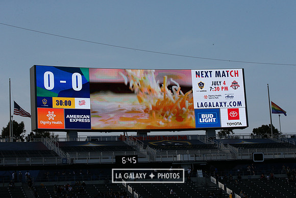060219_LAGalaxyvsRevolution_GA_2011