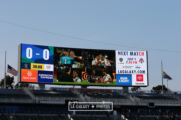 060219_LAGalaxyvsRevolution_GA_1789