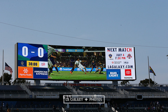060219_LAGalaxyvsRevolution_GA_1785