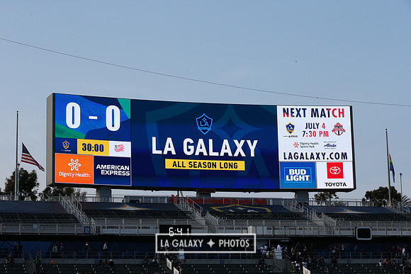 060219_LAGalaxyvsRevolution_GA_1865