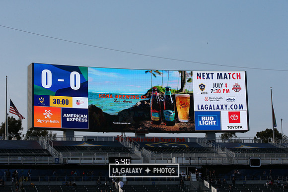 060219_LAGalaxyvsRevolution_GA_1828