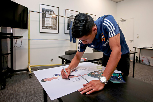 092219_LAGalaxy_AntunaMacys_GA0013