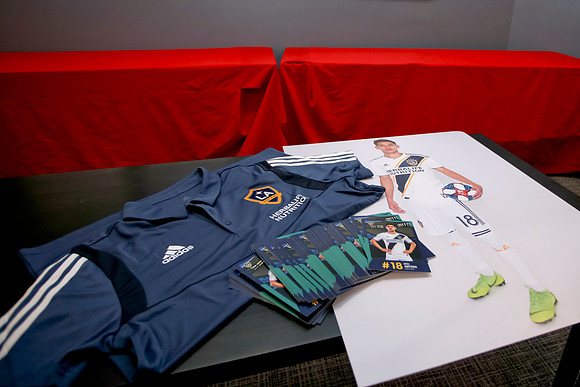 092219_LAGalaxy_AntunaMacys_GA0007