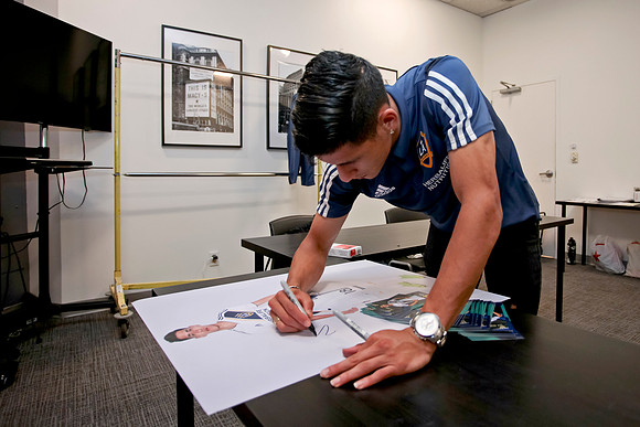 092219_LAGalaxy_AntunaMacys_GA0011