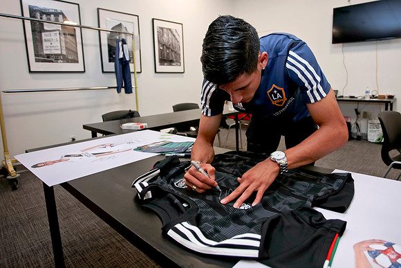 092219_LAGalaxy_AntunaMacys_GA0017