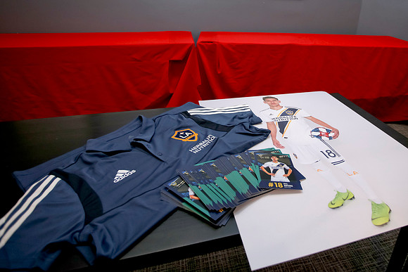 092219_LAGalaxy_AntunaMacys_GA0008